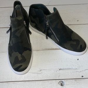 Steve Madden Camo Wedge Sneaker. Size 7. Brand New!